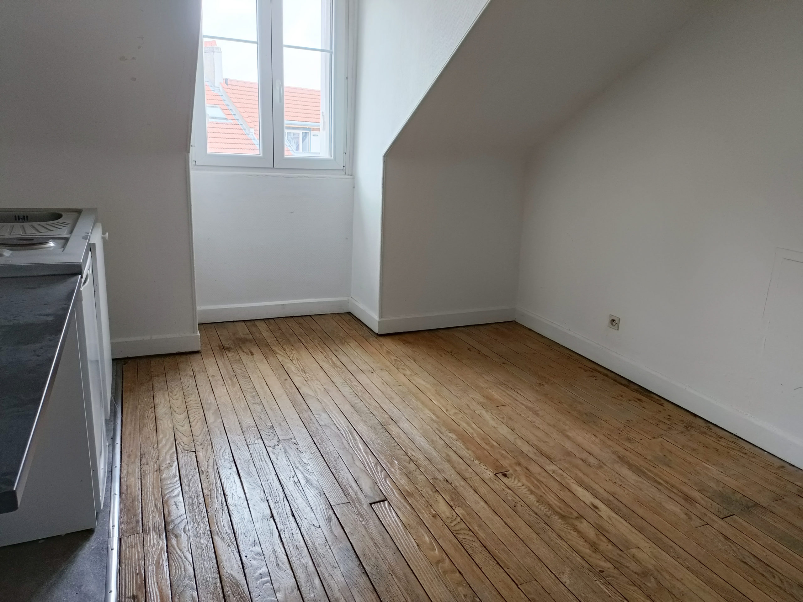 1-Bedroom Apartment with Renovation Potential – 42 m² – Metz, Sainte-Thérèse Area – Near the Train Station